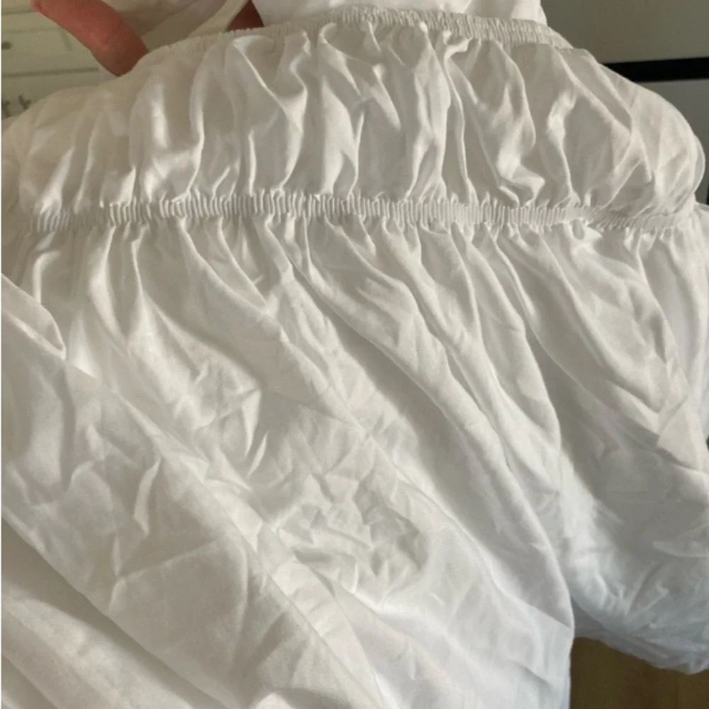 Twin Bedskirt white